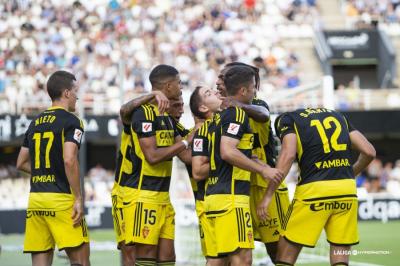 Los jugadores del Real Zaragoza festejan un gol en Cartagena (Foto: LaLiga).