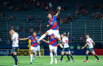 Arzamendia celebra un gol con Cerro Porteño la pasada temporada.