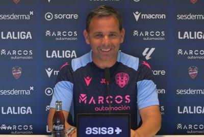 Calleja en rueda de prensa.
