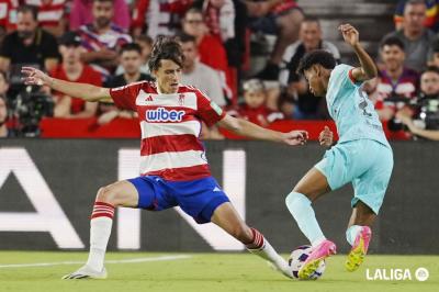 Encuentro del Granada frente al Barcelona. (Fuente: LALIGA).