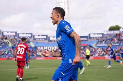 Greenwood celebrando su primer gol en LaLiga EA Sports con la camiseta del Getafe.