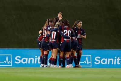 El Levante Femenino celebra el triunfo frente al Real Madrid. (Foto: LUD)