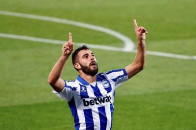 Luis Rioja celebra un gol con el Alavés (Foto: CordonPress).
