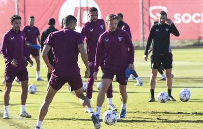 Rakitic, en un entrenamiento del Sevilla (Foto: Kiko Hurtado).