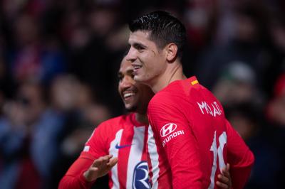 Morata celebra con Samu Lino un gol del Atlético ante el Celtic. (Foto: Cordon Press).