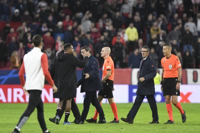 La expulsión de Fernando ante el PSV (Foto: Kiko Hurtado).