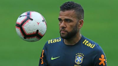 Dani Alves en un entrenamiento con Brasil (Cordon Press)
