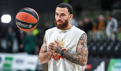 Mike James en el calentamiento ates del partido contra el Panathinaikos (Fuente: Cordon Press)