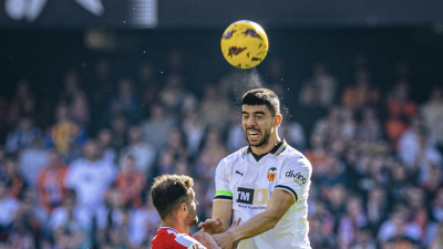 Cenk, ante la UD Almería (Foto: Valencia CF).