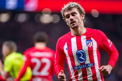 Antoine Griezmann se lamenta en el Atlético-Athletic (Foto: Cordon Press).