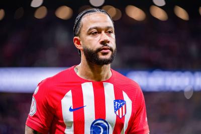 Memphis Depay, antes de un partido del Atlético de Madrid (Foto: Cordon Press).