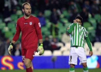 Chuli se lamenta de un error ante el Rijeka (Foto: Reuters)