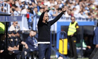 Pellicer dirige a los suyos en La Rosaleda. (MCF)