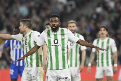 Bakambu, ante el Alavés.