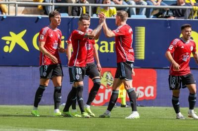 Los jugadores del Celta festejan el tanto de Aspas al Cádiz (Foto: Cristo García).