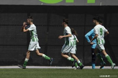 Pablo Delgado celebra su gol ante el Valencia (FOTO: LALIGA FC FUTURES).