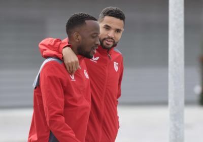 Lukebakio y En-Nesyri, en el entrenamiento (Foto: Kiko Hurtado)
