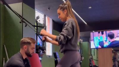 Marta Díaz ejercitándose para fortalecer su rodilla (Foto: @martaa_diiaz)