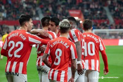 Los jugadores del Sporting celebran el gol al Alcorcón (Foto: LALIGA).