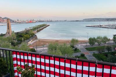 Todo listo para ver la gabarra tras ganar el Athletic la Copa (Foto: DMQ Bizkaia).