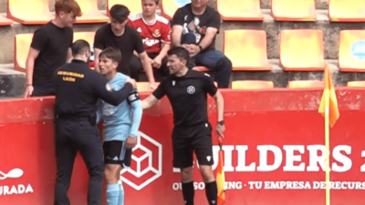 El miembro de seguridad aparta a Raúl Blanco (Foto: FEFTV).