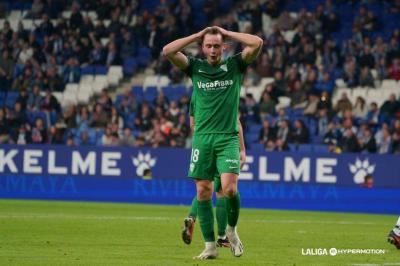 Borja Garcés se lamenta durante el Espanyol-Elche (Foto: LALIGA).