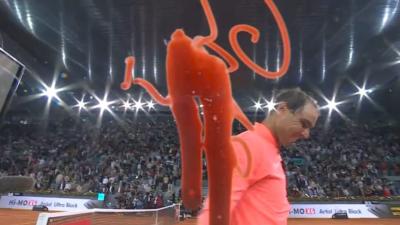 La firma con rabia de Rafa Nadal al ganar a De Miñaur en el Mutua Madrid Open (RTVE)