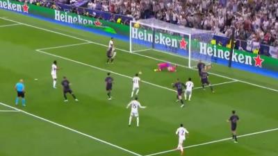 La doble parada de Manuel Neuer ante el Real Madrid (Fuente: Movistar Plus)