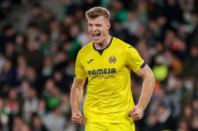 Alexander Sorloth celebrando un gol con el Villarreal (Foto: Cordon Press).