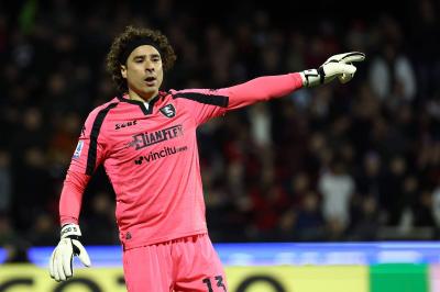 Guillermo 'Memo' Ochoa en un partido con la Salernitana (Foto: Cordon Press).