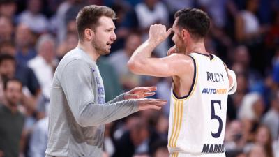 Luka Doncic y Rudy Fernández, en el partido de Real Madrid-Dallas Mavericks (EuropaPress)