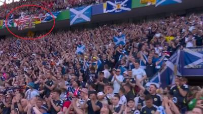La bandera del Athletic en la grada de Escocia (Captura RTVE)