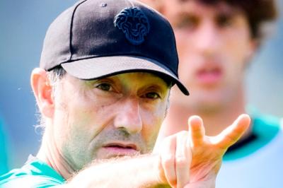 Ernesto Valverde da instrucciones a su equipo en Lezama (Foto: Athletic Club).