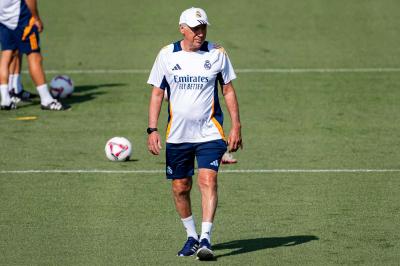 Carlo Ancelotti, en un entrenamiento con el Real Madrid (Foto: Cordon Press).