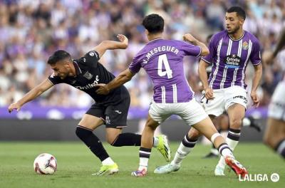 Víctor Meseguer contra un jugador del Leganés (Foto: LaLiga)