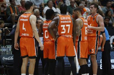 Primer asalto del Valencia Basket ante la Umana Reyer Venezia con el partido masculino en la Fontet
