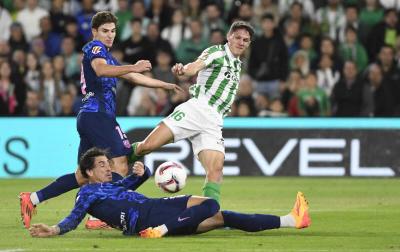 Sergi Altimira golpea la pelota (Foto: Kiko Hurtado).