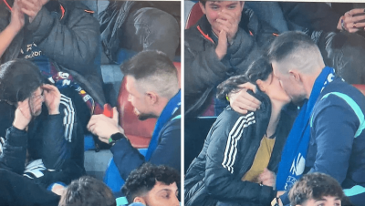 Un chico le pide matrimonio a su pareja en las gradas del Ciutat de Valencia durante el Levante-Má
