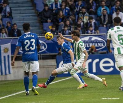 Fede Viñas, en el Oviedo-Córdoba de la última jornada del año 2024 (Foto: LaLiga).