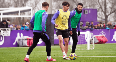 Mario Martín junto a Amallah y Chuki en el entrenamiento (Foto: Real Valladolid).