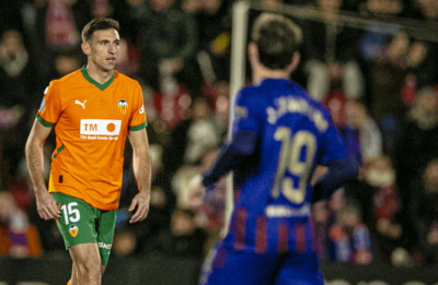 César Tárrega, ante el CD Eldense (Foto: Valencia CF).