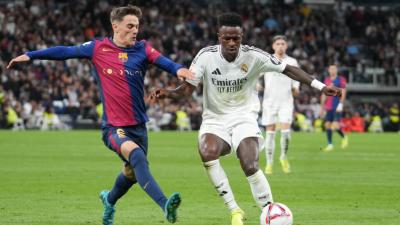 Gavi ante Vinicius en el último Real Madrid - Barcelona (foto: Cordon Press).