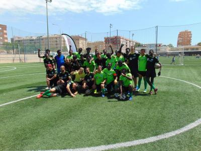 Refugiados y estudiantes de la Politécnica de Valencia, unidos por el fútbol