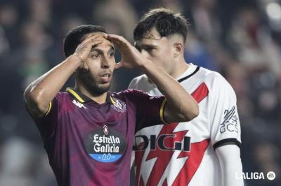 Anuar Tuhami se lamenta ante el Rayo Vallecano.