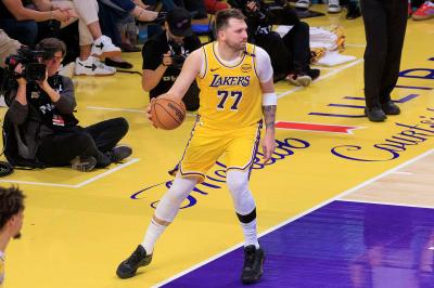 Luka Doncic, en su debut con los Lakers (Foto: EFE).