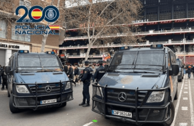 La policía en las inmediaciones de Mestalla