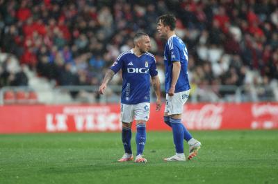 Santi Cazorla, durante el Mirandés-Oviedo (Foto: LaLiga).