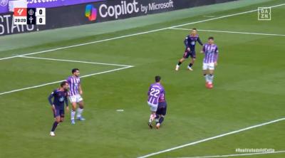 Penalti no señalado a Alfon en Valladolid. (Foto: DAZN)
