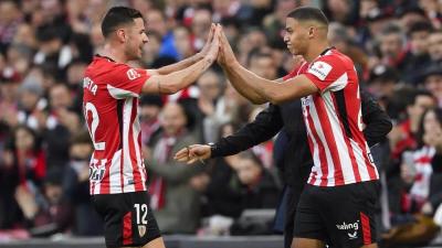 Cambio entre Maroan Sannadi y Gorka Guruzeta en San Mamés (Foto: Athletic Club).