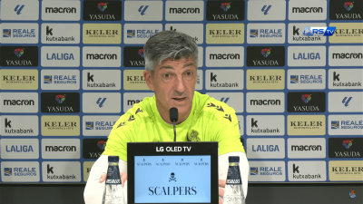 Imanol Alguacil comparece en sala de prensa. (Foto: Real Sociedad)
